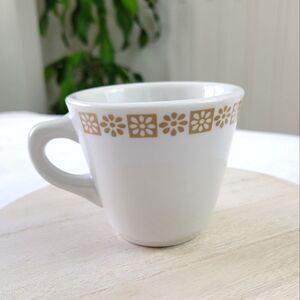VINTAGE ✨️ Gold Daisy Shenango Daisy Dot Flower Coffee Cup